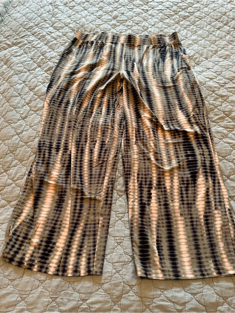 Ankle-Length Wide-Leg Pants in Black & Cream Tie-Dye